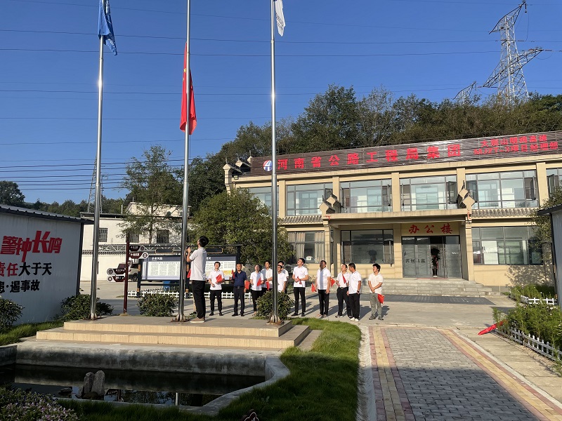 大別山明雞高速MJZT-3項目部慶祖國72周年華誕1 (2).jpg