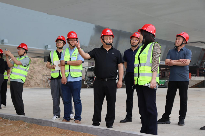 1713859963596.png 歐洲自然科學(xué)院外籍院士李偉華教授團(tuán)隊(duì)一行參觀(guān)焦平高速黃河橋項(xiàng)目并開(kāi)展交流座談 (1).png