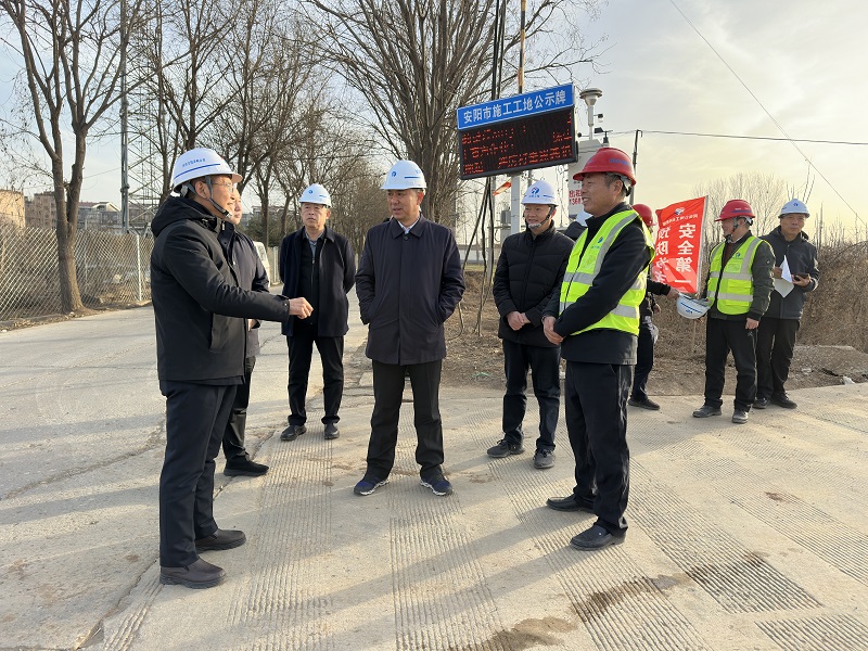 1738914886974.jpg 安陽(yáng)市副市長(zhǎng)高勤科一行調(diào)研安鶴高速一標(biāo)節(jié)后復(fù)工復(fù)產(chǎn)情況.jpg
